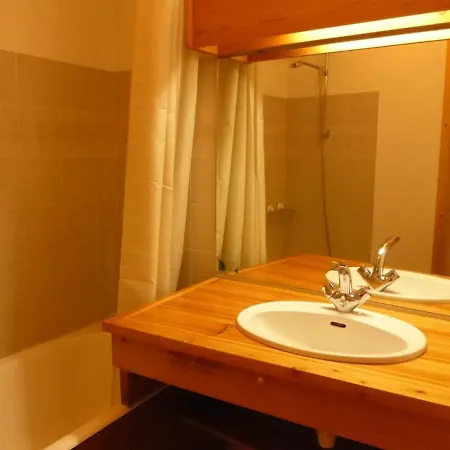 Apartment T2 De 40m² Pour 7 Pers. A Areches, Terrasse, Proche Pistes Et Commerces, Classe 2 Etoiles - Fr-1-342-188